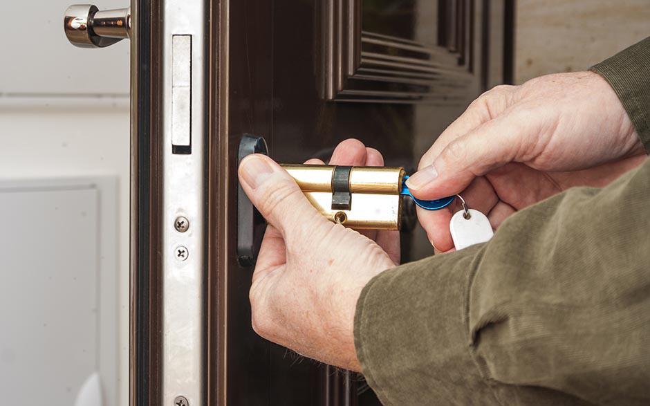 ouvrir une porte de garage basculante sans clef Châteaurenard